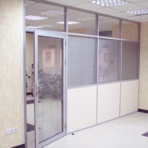 Алюминиевая дверь с импостом GFTD682